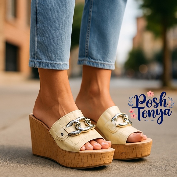 Marc Fisher Vaneda Wedge Sandals 8.5 Beige Gold Chain Platform Heels Y2K Retro - Picture 1 of 16